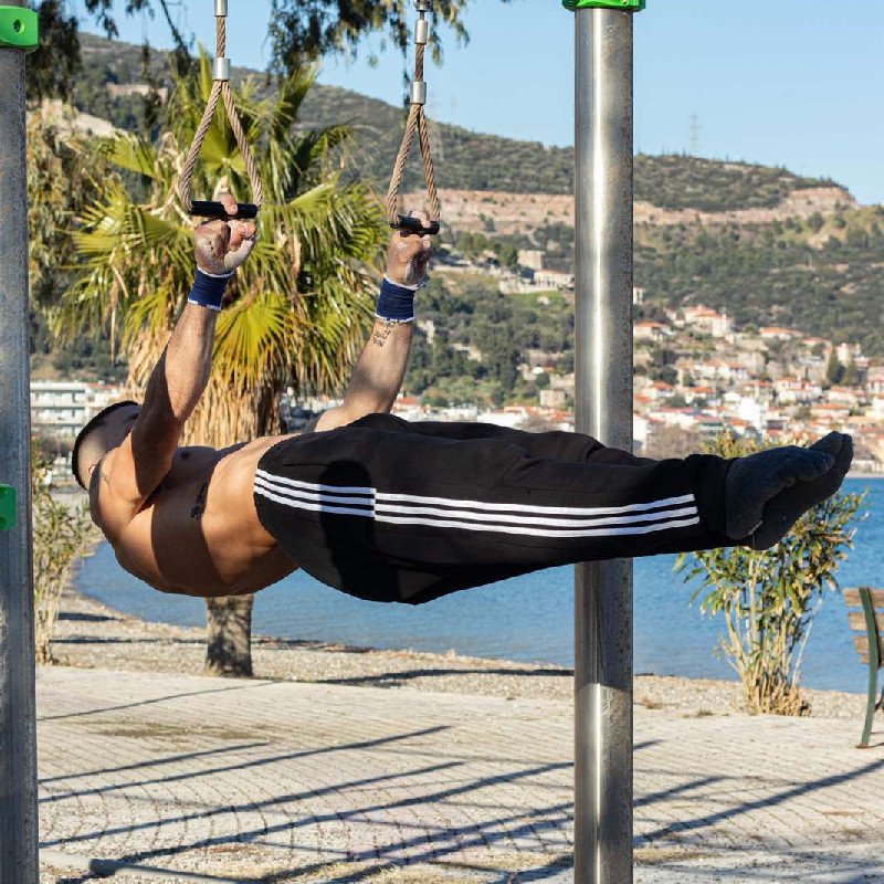 Giannis Karagiannis training by the sea